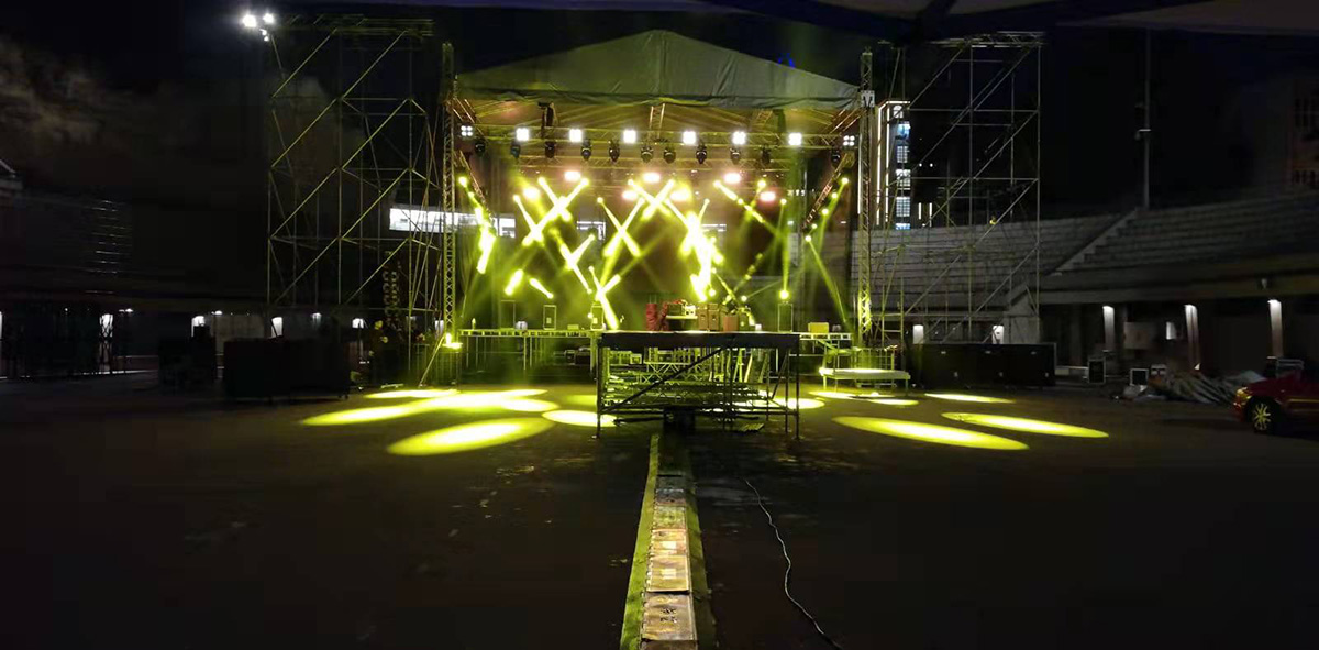 Событие-лиахуа, движущаяся головой, (2)